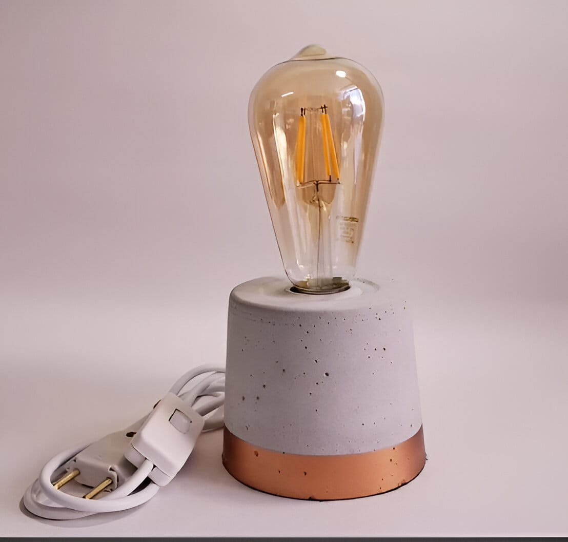 Luminária de mesa em cimento com lâmpada LED bivolt